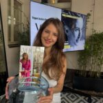 Sara Sandeva Instagram - Ještě jednou vám ze srdce děkuji, za cenu Vogue Leaders - Nejvlivnější žena 2024 v kategorii Nové Talenty. Je mi opravdu velkou ctí. A jak už jsem říkala, děkuji @vogueczechoslovakia , že ŽENY spojujete, podportujete a motivujete. Děkuji @michaelaseewald_v24 za možnost být toho součástí. ❤️❤️❤️ A tato naprosto nádherná cena je od @lasvitdesign navrhnuta @cyrilcyrilcyrilcyrilcyril . A vy moji milí, co jste pro mě hlasovali, jste skvělí. Vážím si toho!!! #VogueLeaders #NejvlivnejsiZeny24 #VogueCS #V24Media Sara