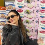 Sara Thompson Instagram – Burgers, fries, hotdogs and little miss matzo