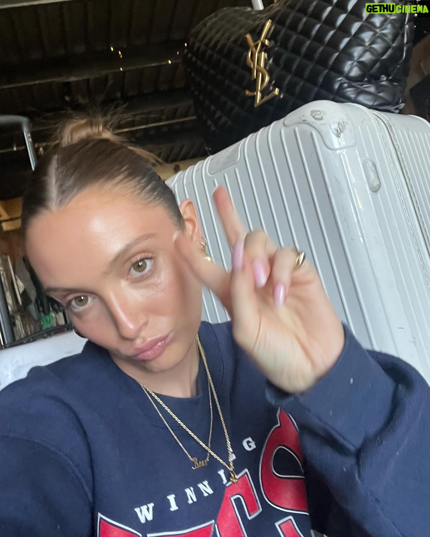 Sara Thompson Instagram - Burgers, fries, hotdogs and little miss matzo