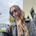 Sara Thompson Instagram – My fingers are healing just fine ❤️‍🩹mandolin❤️‍🩹