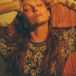 Sara Thompson Instagram - It’s in the way we adorn ourselves. Photograph by @cydneyrose