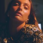 Sara Thompson Instagram - It’s in the way we adorn ourselves. Photograph by @cydneyrose