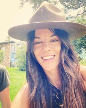 Sarah Butler Instagram - Meet Ranger Sarah today at 4:00 PST when the next Hollywood & Vines Vid drops on YouTube! She’ll tell you all about the crops you can still plant in July! Link in bio 😉 #HollywoodandVines #youtube #gardenblog #homegarden #summergarden #corn #beans #wintersquash #veggiestarts
