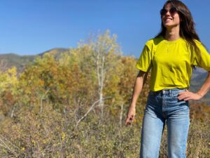 Sarah Butler Instagram - Have you ever seen a happier camper?! Loving my time and work in Aspen. #aspen #colorado #landscapedesigner #exteriordesigner #autumnleaves