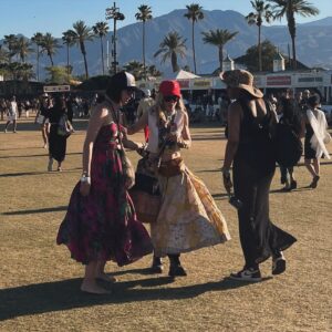Sarah Carter Instagram - Coachella photo dump #1 

So impressed we all rallied last minute to receive the miracle gift of one day @coachella (especially Alice!)

@mdou_moctar 
@ygmarley #fugees #laurenhill

For what it’s worth DARE TO DREAM even for the little things… this was a precise vision manifest… you don’t have to know how it will come together you just have to trust that it will… and when it does you have to stop drop and ROLL… I wanted to spend one day at the festival with Alice and Kev with VIP passes and not break the bank… tickets were $1000 a day… cue our most awesome friends texting us from the desert on Saturday asking if we want their wrist bands for Sunday. Um… YES! 

Love you guys @mark.mctavish @shelleyncb and btw they didn’t ask me to promote @101cider it just really is an incredible party beverage and all I ever drink (if I drink). Try it. There’s no turning back.

Summer is officially here!