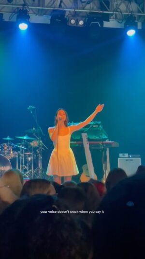 Sarah Close Instagram - !!!!! the most magical few days !!!!! the sound of you all singing with me is the sweetest thing and i’m replaying these shows and these moments over and over again. i had the best time being up there thank you so much @taliamar for having me open and thank you all of you for being such lovely crowds 💜 
drop a comment telling me where i should come next so i can make my agent book me more shows hehe 👯‍♀️