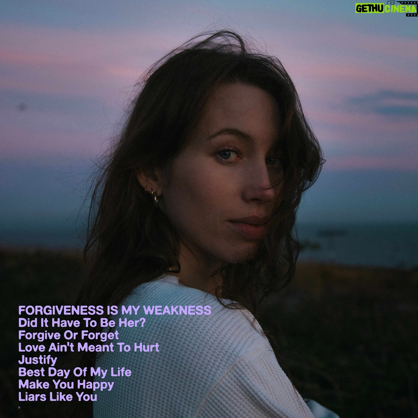 Sarah Close - 1.7K Likes - PART 1 🥹🥹🥹💜💜💜 FORGIVENESS IS MY WEAKNESS, my new ep, out june 21st
find part 2 on my profile 💜