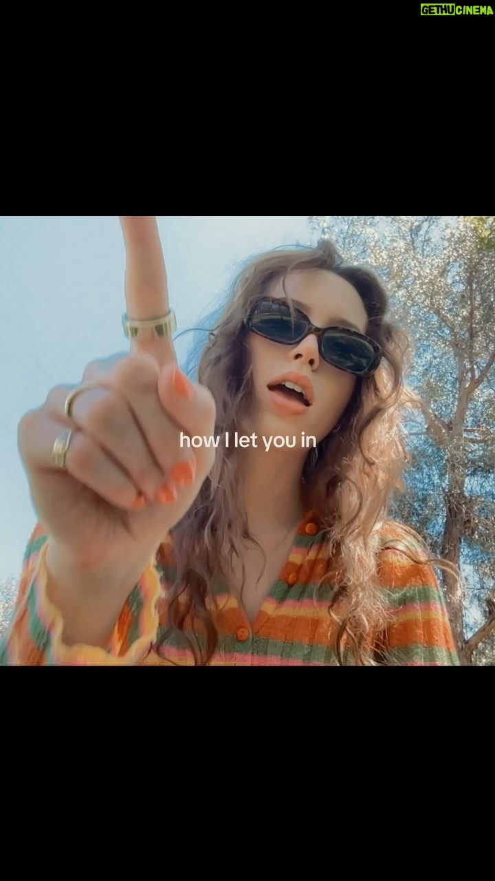 Sarah Close - 512 Likes - 2 weeks of justify!!!!!! maybe time for another song soon??????????????