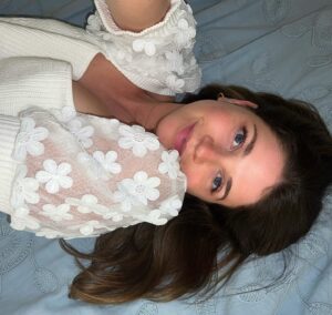 Actress Sarah Fisher HD Instagram Photos and Wallpapers December 2023