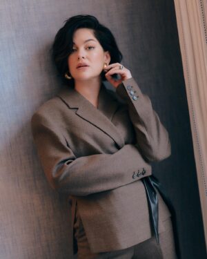 Sarah Greene Instagram - #SexyBeast press look #4 @nanushka & belt by @frame shoes @gianvitorossi • STYLIST @chercoulter • HAIR @chadmaxwellhair • MAKEUP @jessica__mejia • GLOW @keren_bartov • PHOTOGRAPHY @hannah.cosgrove