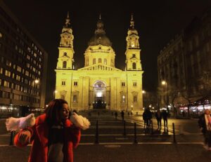 Sarah Greene Instagram - Me and some new pals hanging out in front of the Basilica in Beautiful #Budapest 📸 @brandonjaymclaren #ransomcbs #dovesoflove