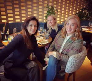Sarah-Jane Mee Instagram - And then there were three…coming soon 7-10pm weeknights @skynews 

Welcoming @yaldahakim to the evening team with @sophyridge 🙌🏻
@lavolondon