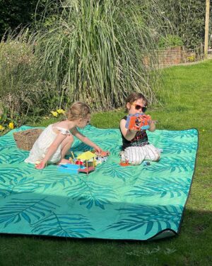 Sarah-Jane Mee Instagram - Took my foot off the gas for a week and it felt GOOD.

Taking time with my favourites for breakfast chats, lazy mornings hanging at home, perfecting plaits, not perfecting nail painting, Elsa dress up 24/7, fun in the garden sunshine, oh and watching our little legend Ted sing @rochestercathedral 🥰 @benray79 🥺
Heart full, head straight - back to work I go ❤️