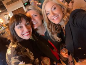 Sarah-Jane Mee Instagram - Ain’t no party like @skynews party 🥳
#skynewsassemble 
Rarely all in the same room - a full turn out to say goodbye to the man, the myth, the legend…our leader John Ryley.
I had so much fun I’m now on a replacement bus service 🫣 #ifyouknowyouknow 
So lucky to work with this stellar news cast 🤩