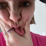 Sarah-Jeanne Labrosse Instagram - Rappel amical, trust pas tout ton feed. ✌🏼🩷