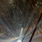 Sarah-Jeanne Labrosse Instagram - Je couche le petit et je m’apprête à regarder la grande finale, le cœur gonflé encore plus que le bedon. J’en reviens pas. Révolution… c’est deux grands studios, des dizaines de techniciens et de danseurs dévoués, des numéros originaux à chaque fois (!!!), des performances qui parlent forts, d’amour de soi et des autres, de violences parfois, de deuils, d’immenses joies, et qui nous arrachent des larmes de bonheur semaines après semaines. C’est un tournage qui dure plusieurs mois et qui se fait vraiment dans un climat sain. Dans un climat qui reflète les danseurs qu’on reçoit sur notre plateau. Ce sont des êtres tellement travaillants (non mais, ça arrive pas du jour au lendemain ce niveau de danse-là!) , créatifs et ouverts d’esprit. J’me, tanne, pas. Merci @groupefairplayproduction (et Josie, SamSam, Nico), les maîtres, et toute l’équipe de bonne humeur (sans qui je ne suis rien, on salut les monteurs extraordinaires!). Merci pour les amitiés nouvelles. Merci pour les multiples collations et les soupes coco🫣. Merci aux danseurs d’êtres si généreux, vrais et présents avec moi (même si on est tout le temps filmés 😅). Année après années, vous ne faites pas que nous divertir, vous nous changez. ❤️
