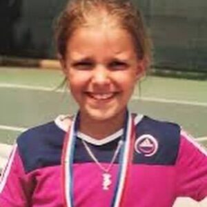 Sarah-Jeanne Labrosse Instagram - Derrière toutes ces photos se cache un muffin explosion de fruits. 🍓

Classique d’avant match 🎾 🥇
@timhortonsqc #60ansquejetim (30 ans pour moi 🤤)