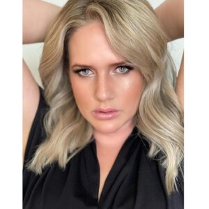 Sarah Knappik Instagram - Neues leben, neuer Stil, Mylf ! ( mum you like to follow) Wie gefällt euch das? Danke an die Rettung Haare: @joyce_addams @rapunzel.hairandbeauty und das tolle make up von: @stylistveitalex es hat mir sehr viel Spaß gemacht mit euch ❤️Location @ghotel_group 💕