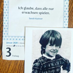 Sarah Kuttner Instagram - #umzugsschätze Word! Gesendet in einem Erwachsenen-Kostüm. 👊🏼❤️