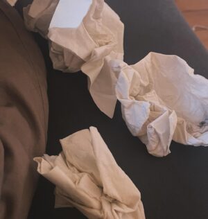 Sarah Kuttner Instagram - Hi. Heute ist so ein Tag. Ich fühle mich weirdly besiegt und daraus folgend hoffnungsarm. Wird morgen wieder anders sein. Aber heute fühlt es sich so an. Ich kann unmöglich allein sein damit, also: wie geht es dir in zwei Adjektiven? Shoot! (Ich freue mich auch über Positives! Jeder so, wie es eben ist. Ok?) #wiegehtesdirwirklich