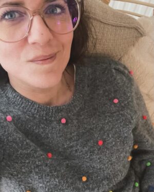 Sarah Kuttner Instagram - Konfettipullover! Selbstgemacht! Super einfach! Und fun! Guten Rutsch! 🎉🎊#diyfashion #konfetti #silvester2023