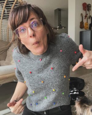 Sarah Kuttner Instagram - Konfettipullover! Selbstgemacht! Super einfach! Und fun! Guten Rutsch! 🎉🎊#diyfashion #konfetti #silvester2023