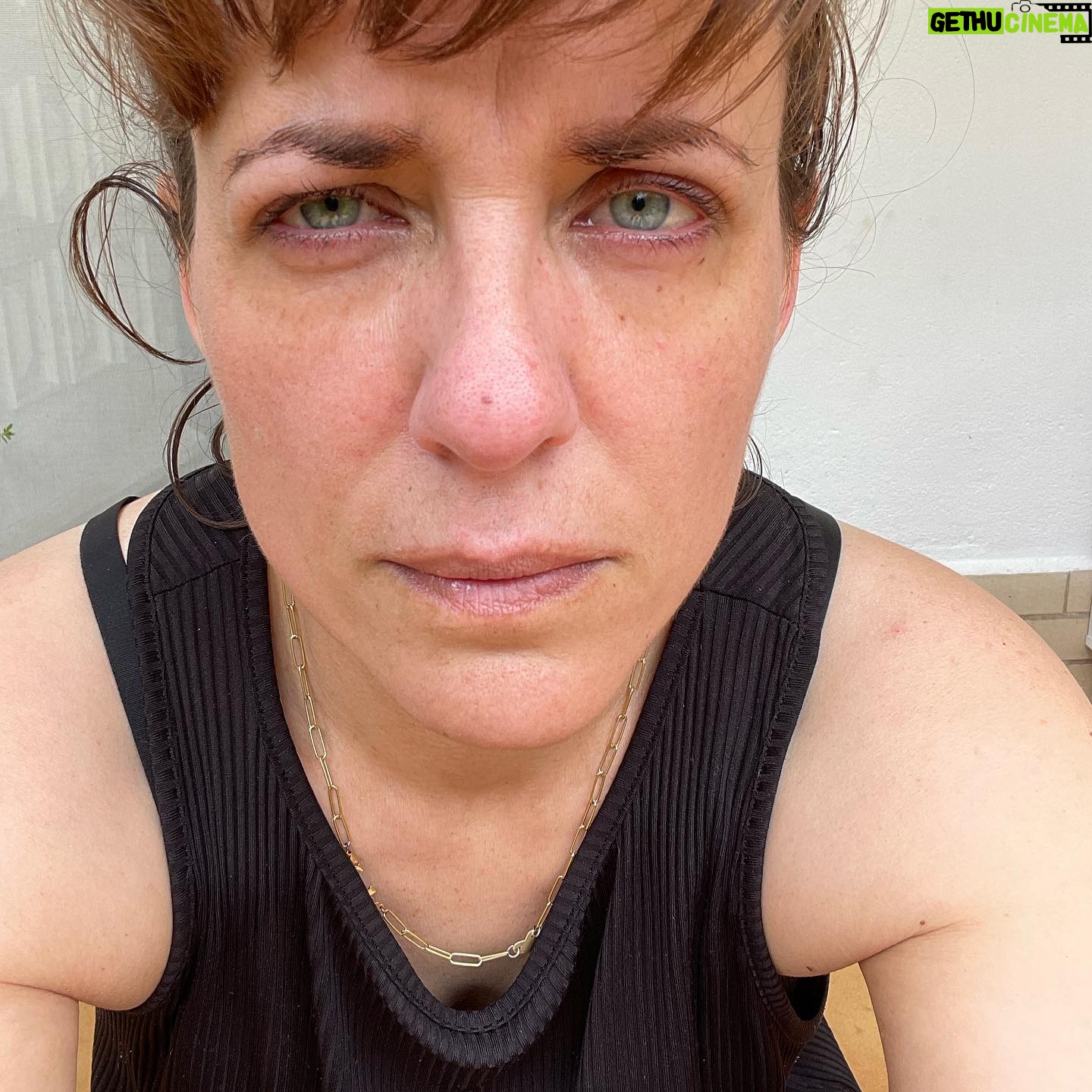 Sarah Kuttner - 4.6K Likes - Alles zu viel gerade-Gesicht.
Und ihr? Was sagt euer Gesicht gerade? Happy Sonntag!
