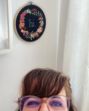 Sarah Kuttner Instagram - Hi. Na? Wie geht es euch in 2 Adjektiven? Ich fang an: britzelig und durcheinander. Jetzt ihr! Shoot!