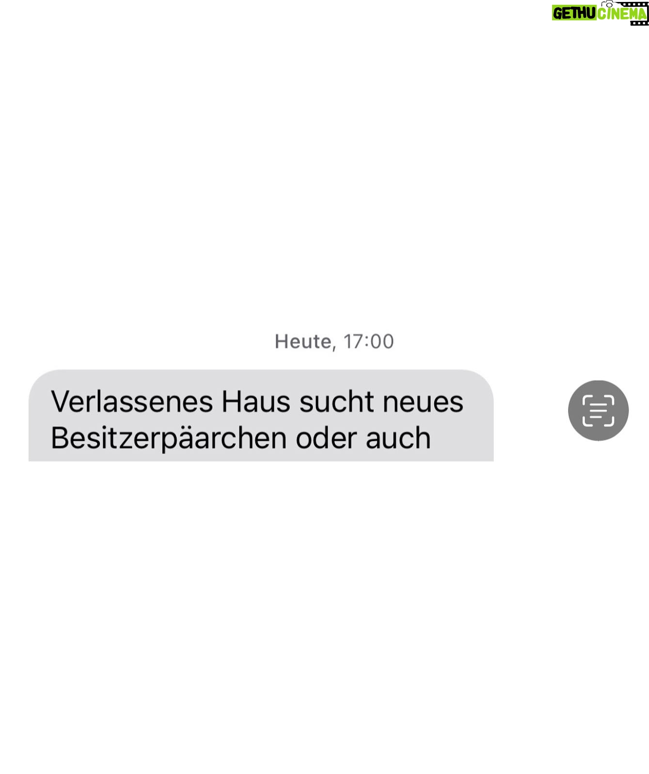 Sarah Kuttner - 1.6K Likes - OMG!!! Das neue Haus ist ab jetzt vollkommen nackt. Und ganz alleine. Das neue Besitzerpärchen ist aber auf dem Weg und macht sich fast in die Hosen vor AAAAAAHHHH!!!! Umzugswoche startet jetzt! 😱❤️🏡