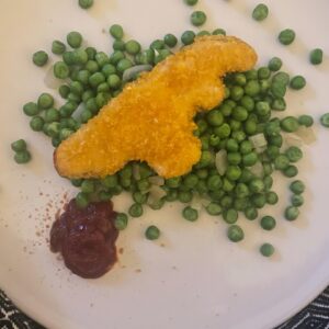 Sarah Kuttner Instagram - Dino auf Erbsen. Weil heute ein oller Tag ist. Was ist euer #comfortfood?