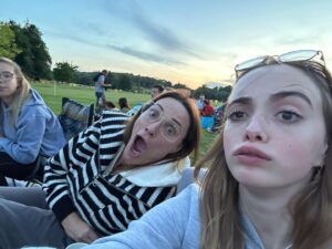 Sarah Parish Instagram - It’s open air cinema at Avington Park! Great night watching Dirty Dancing with @thejimmurray @sarah.hickton and #Nelly. Champagne, chocolate and the Merengue…What’s not to love. @adventurecinema @avingtonp #dirtydancing #icarriedawatermelon🍉