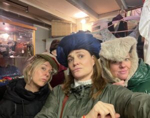Sarah Parish Instagram - Off to Lyme Regis with my oldest and dearest mates. What a tonic. Always lots of laugh and lots of love.
@annebaggesen @jopearson33 @beckyfirth1 #Nat #Helen #wheniwasstilldes #Alevels #Yeovilcollege