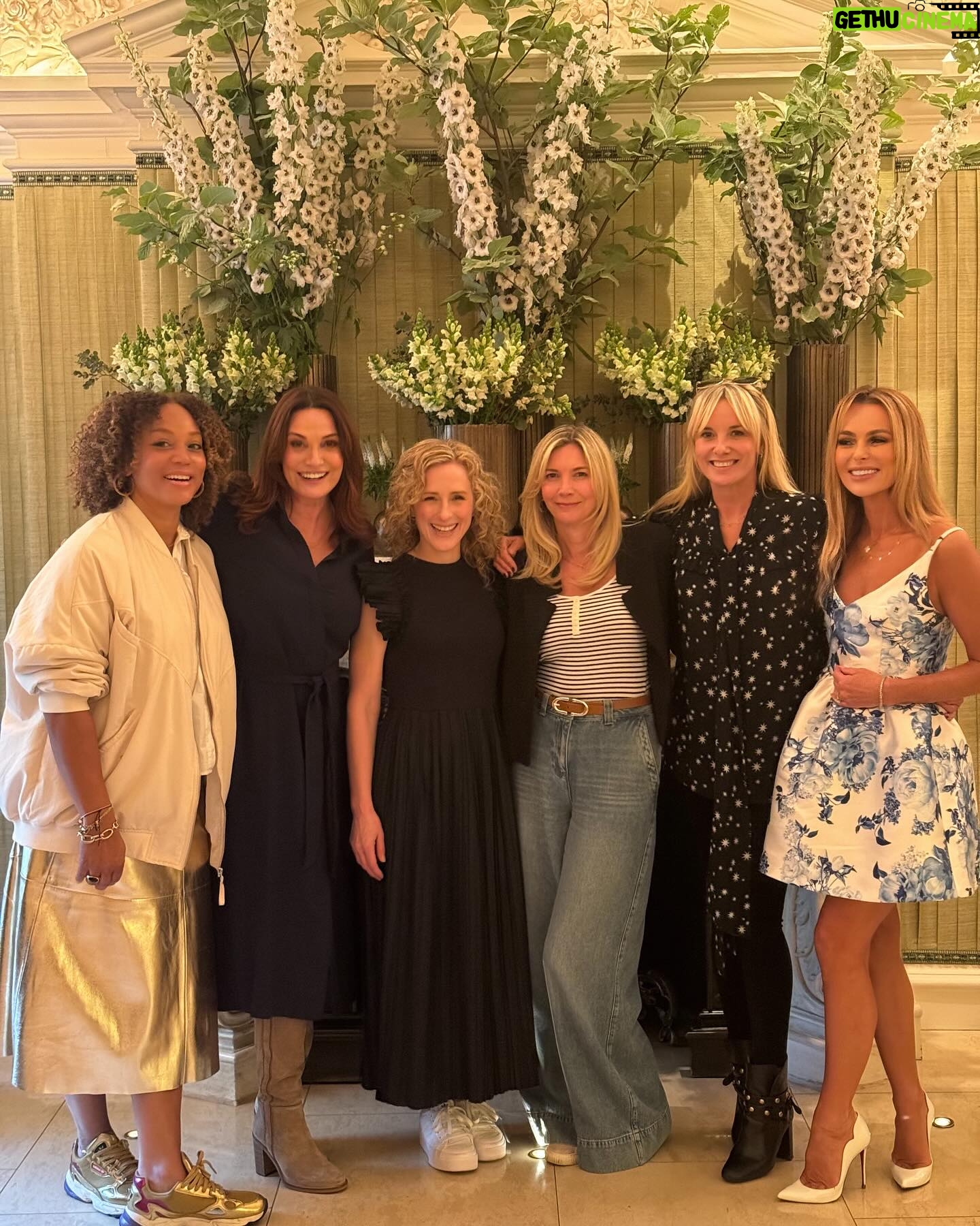 Sarah Parish - 49K Likes - The best team of women - Couldn’t live without these girls. Celebrating life in general… 🥂
