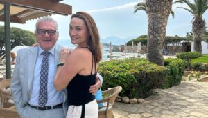 Sarah Parish Instagram - I couldn’t have wished for a better,  more relaxing holiday. Thank you @stnicolasbay for your incredible hospitality. Amazing food, beautiful coastline, impeccable service. Luxury at its best. We’ll be back.
@stnicolasbay @emmamackleyprivatetravel @thejimmurray #Crete #creteisland #crete🇬🇷 #cretegreece #Lesley&Katie #AlexandrosGlynos
