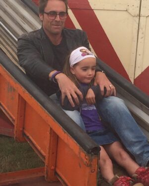 Sarah Parish Instagram - Happy Fathers Day to @thejimmurray We love you Dooo!💋❤️💋❤️💋❤️