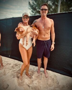 Sarah Parish Instagram - Just me and my pig. Amazing day swimming with pigs in the Bahamas. This @regentcruises on the Grandeur is exceptional. Highly recommend.
@thejimmurray @regentcruises #sevenseasgrandeur #bahamas