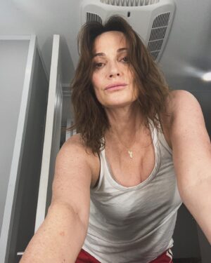 Sarah Parish Instagram - Working? On a Sunday? How VERY dare you! #filming #setlife #tryingtolooklikesigourneyweaverandfailing