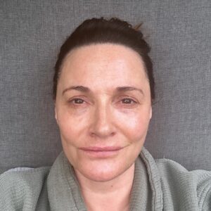 Sarah Parish Instagram - 56! But like last year,  I’ve decided to identify as 52. I’m really enjoying my 50’s so I’m buying myself another 4 years. What? I can do what I like! It’s my Birthday! #birthday #50’s #nomakeupselfie