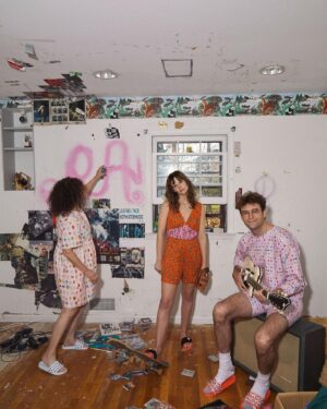 Sarah Ramos Instagram - Yes we do comedy AND modeling. Get over it! 🦞🦞🦞🦞🦞🦞🦞🦞🦞🦞🦞🦞🦞🦞 Behold the @rachelantonoff spring 22 lookbook starring me and quadruple threats @bobbalaban4real @officialsusieessman @john_p_reynolds 🍤 shot by @staceymark