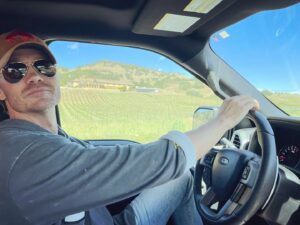 Sarah Roemer Instagram - Road trip captain 🤟🏼 

@chadmichaelmurray