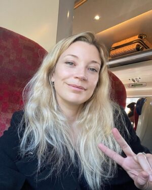 Sarah Roemer Instagram - Until next time Liverpool. 
Hello London! 
🇬🇧 🚂 🫶🏻 🇬🇧 👋🏻