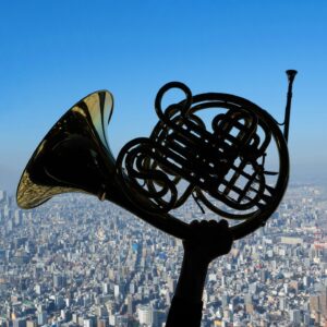 Sarah Willis Instagram - Bells Up Tokyo! 📯🇯🇵 Another amazing #BellsUp photo by @monikarittershaus #berlinphilontour