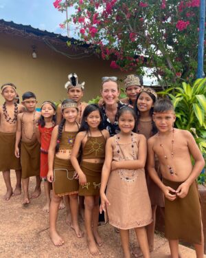 Sarah Willis Instagram - Il Congreso Mundial El Sistema - Part 2 Canaima
We were lucky enough to visit stunning Canaima where there is fantastic music going on @sistemacanaima in the indigenous community. A short walk from the “airport” we were greeted by a wind ensemble playing the New World Symphony directed by @priscilapcam. The day was full of music and we even got to expore behind the famous waterfall - it was a very bonding day for all of us imvolved in the Congreso and beautiful to see the power of music in this community.