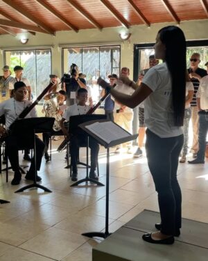 Sarah Willis Instagram - Il Congreso Mundial El Sistema - Part 2 Canaima
We were lucky enough to visit stunning Canaima where there is fantastic music going on @sistemacanaima in the indigenous community. A short walk from the “airport” we were greeted by a wind ensemble playing the New World Symphony directed by @priscilapcam. The day was full of music and we even got to expore behind the famous waterfall - it was a very bonding day for all of us imvolved in the Congreso and beautiful to see the power of music in this community.