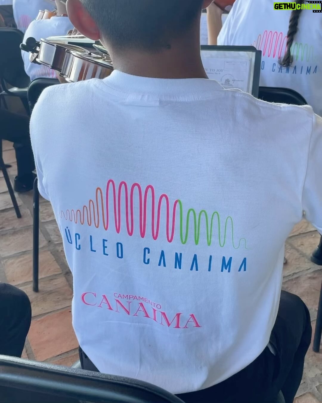 Sarah Willis - 5.1K Likes - Il Congreso Mundial El Sistema - Part 2 Canaima
We were lucky enough to visit stunning Canaima where there is fantastic music going on @sistemacanaima in the indigenous community. A short walk from the “airport” we were greeted by a wind ensemble playing the New World Symphony directed by @priscilapcam. The day was full of music and we even got to expore behind the famous waterfall - it was a very bonding day for all of us imvolved in the Congreso and beautiful to see the power of music in this community.
