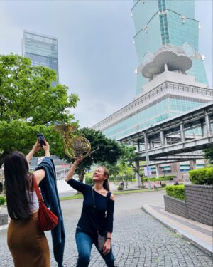 Sarah Willis Instagram - Mozart y Mambo in Taiwan! 📯💃🏻🕺🏻There are no words to express how happy we all are to be together again and Taiwan can expect a huge Cuban party all over the country for the next 10 days. Hope you can all join us if you anywhere near 🇹🇼🐲 #MozartyMambo #HavanaLyceumOrchestra #FamiliaCubana @mnaclub 
Taichung 01.05.2024
Tainan 04.05.2024
Taipei 05.05.2024