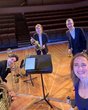 Sarah Willis Instagram - Adored sharing the stage with @canadianbrass tonight - I’ve loved this ensemble for a long time and tonight’s concert in Berlin was just great. Wonderful to see you all and thanks for letting me play along! 📯🎺💖