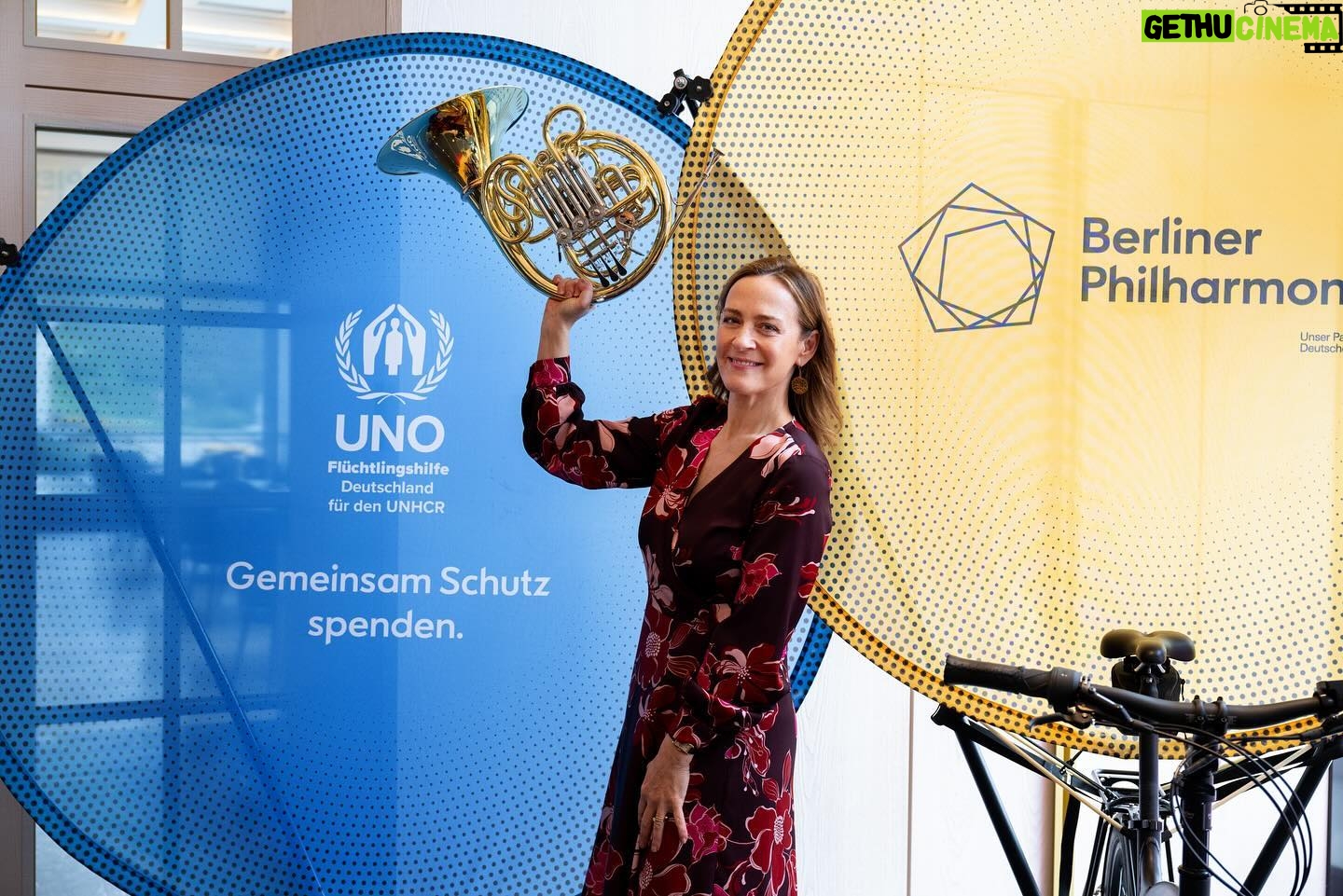 Sarah Willis - 2.8K Likes - Thank you Baden Baden! 💐Our @berlinphil Easter Festival ended today and here are some memories of our three weeks here - lots of horns, Wagner Tubas, and a Berlin Phil Brass concert, all with great colleagues and friends. See you next year! 💖
📷 @monikarittershaus 🙏🌷