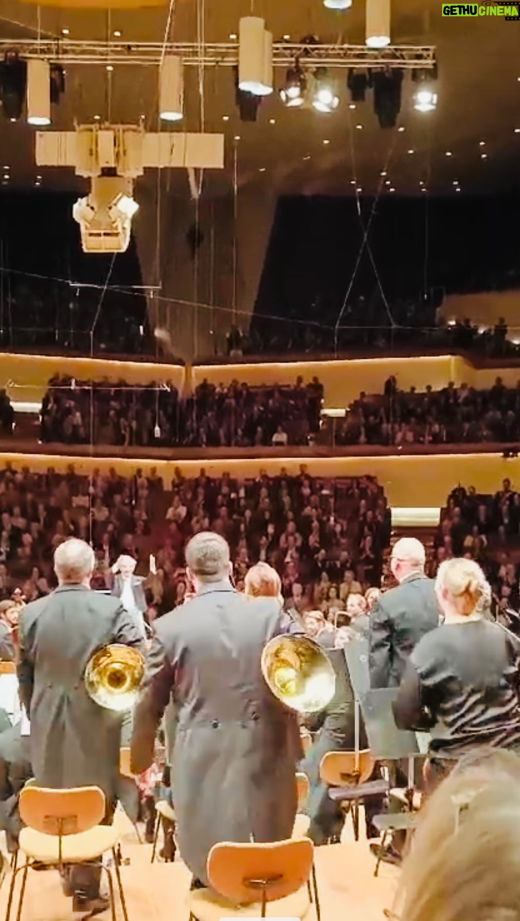 Sarah Willis - 3.5K Likes - The #BerlinPhilHorns taking a bow after playing Schmidt‘s 2nd Symphony. I love this view, this hall and these horns! 📯 @berlinphil