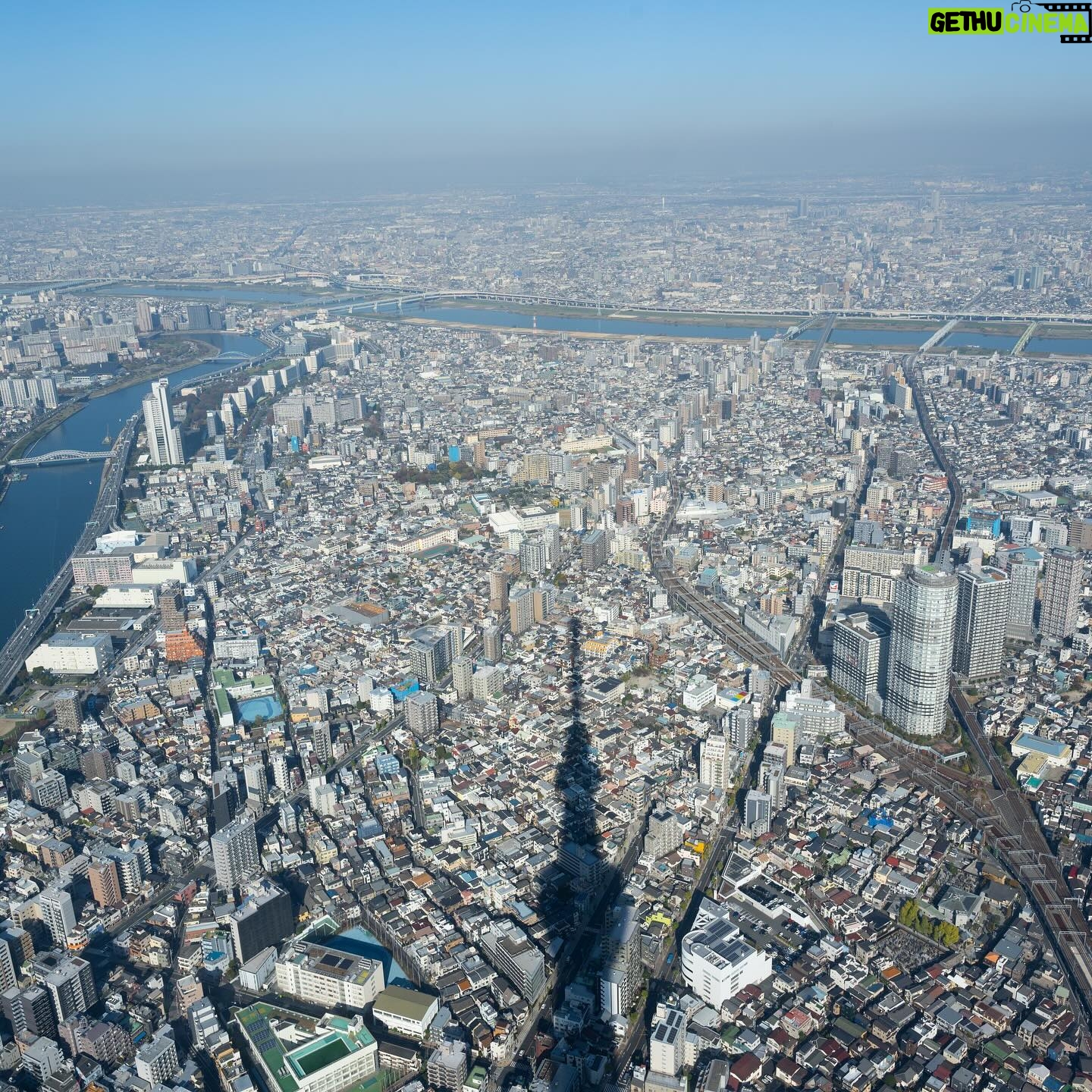 Sarah Willis - 5K Likes - Bells up Tokyo! A day in this fantastic city with 📯 and 📷. I love being in Tokyo and can’t wait to go back 🇯🇵 Thanks to @monikarittershaus for these wonderful photos and the great day. #BerlinPhilonTour